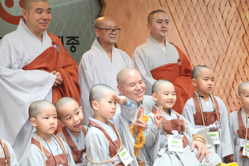 2013.05.07_조계사 동자스님들 예방 (4)